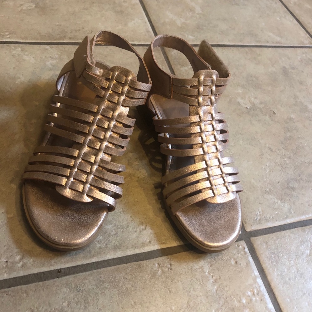Justice sandals